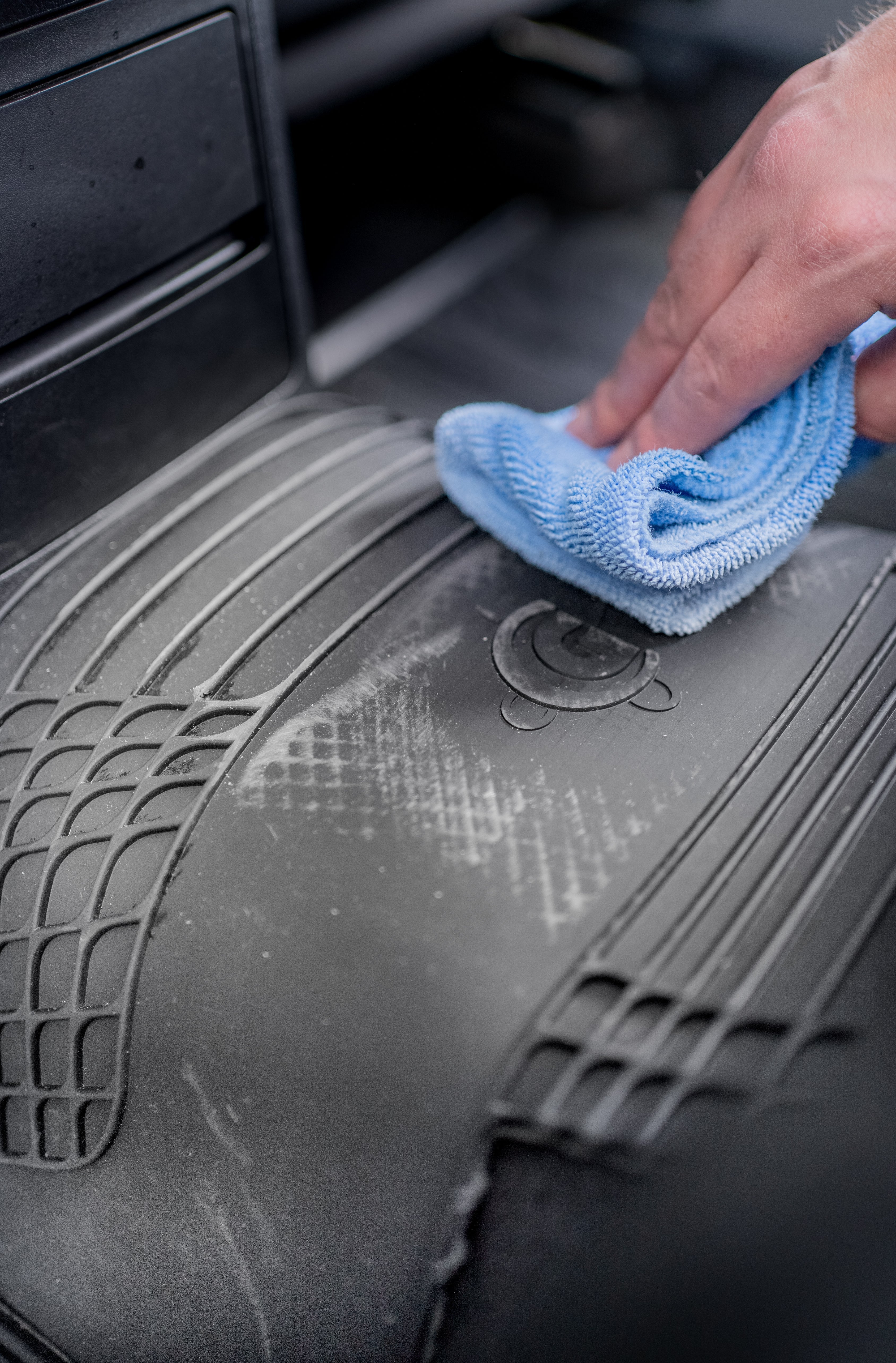 GledringUSA Universal Center Hump Mat – Premium Driveshaft Tunnel Protector