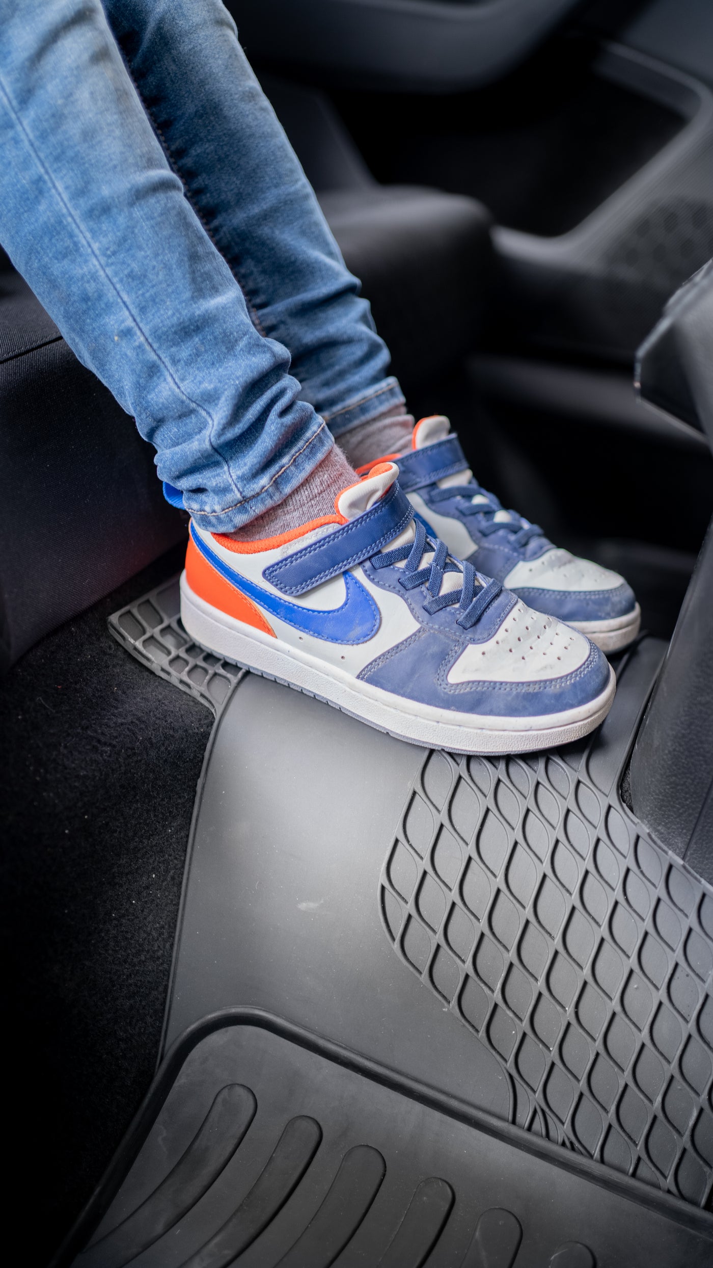 GledringUSA Universal Center Hump Floor Mat (Driveshaft Tunnel Mat). Trim-to-Fit & suitable for any car from 1995-2026